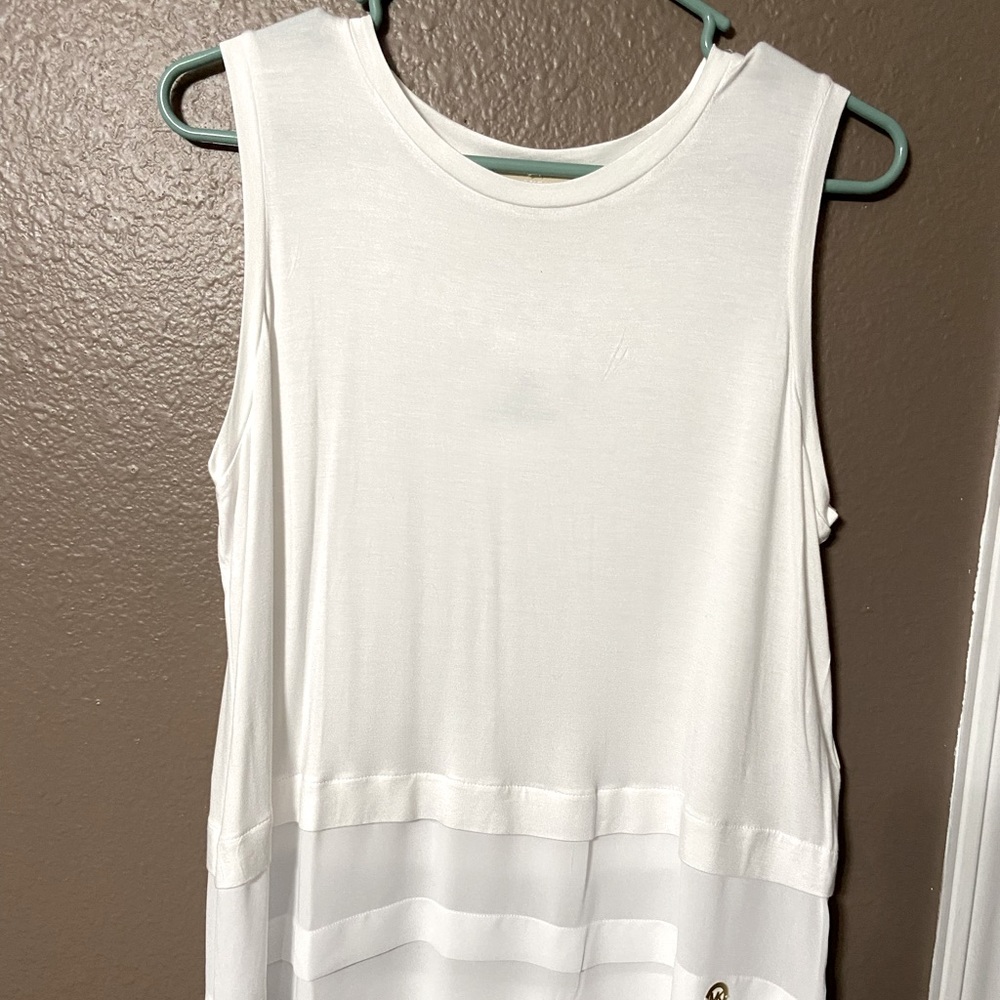 White sleeveless blouse